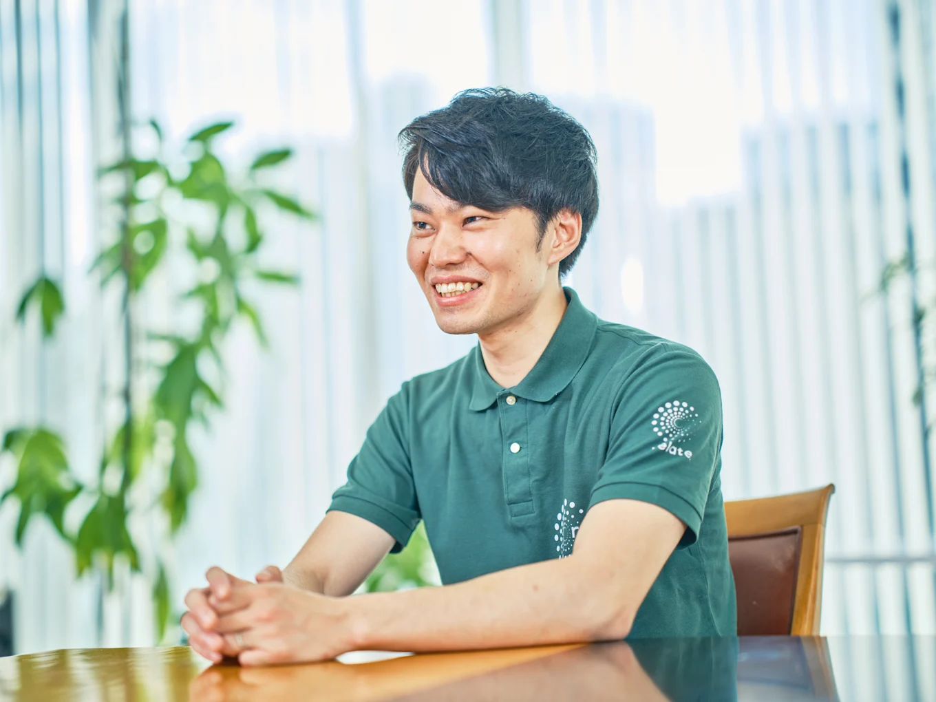 対談中の坂井さん
