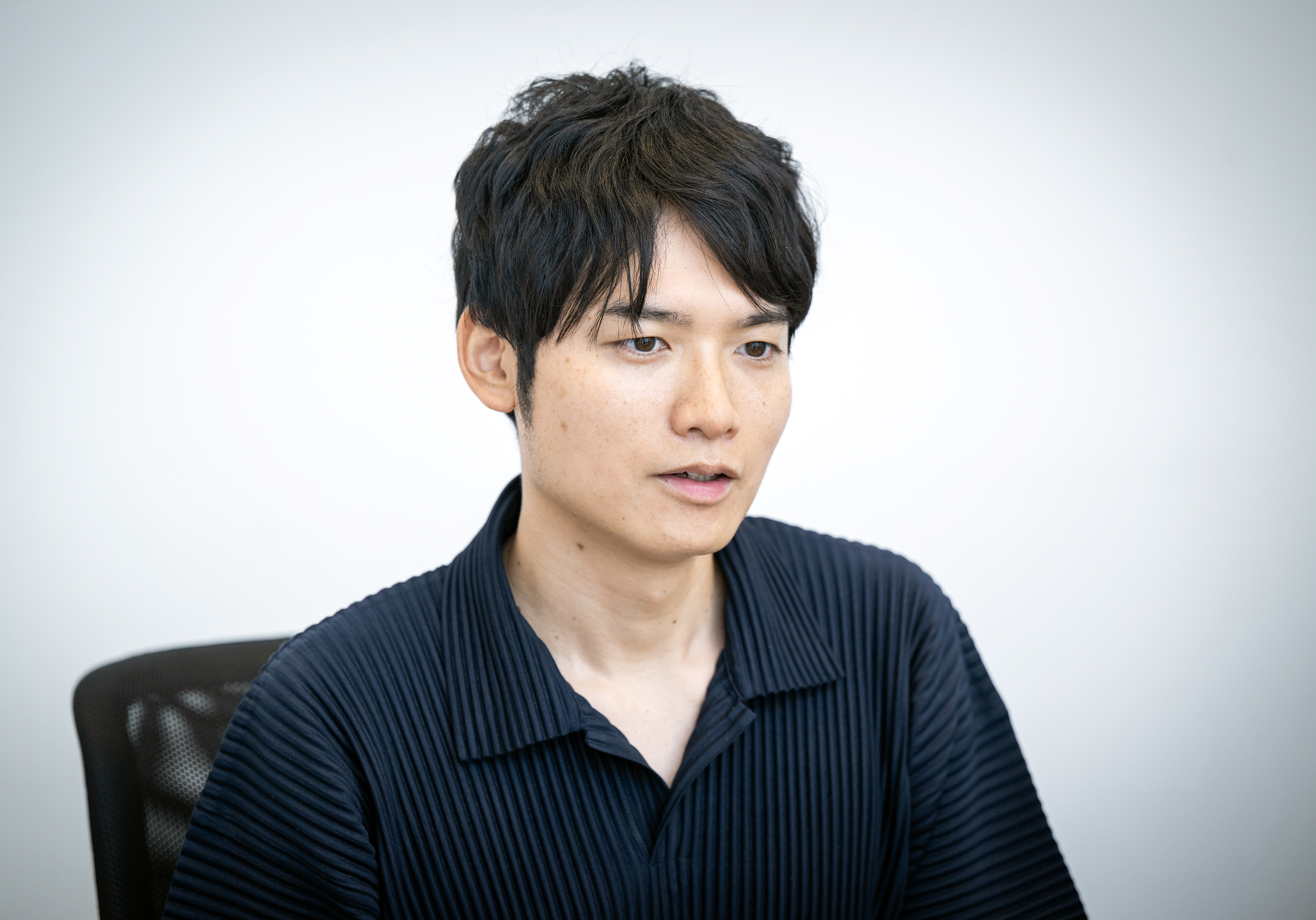 インタビューに応える古屋さん