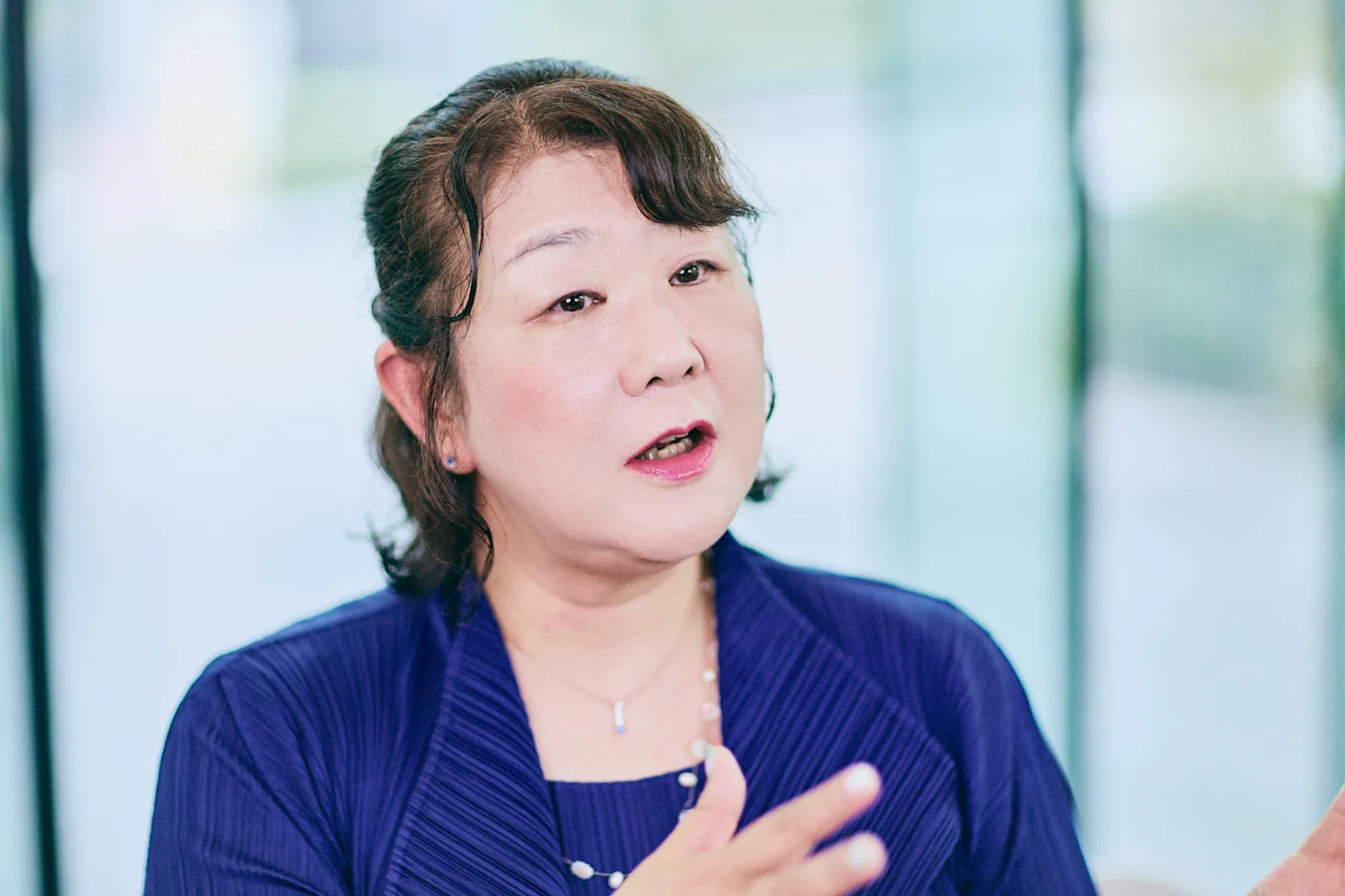 「リーダー一人だけが頑張っても創造的な職場はつくれない」とお話しされる露木さん
