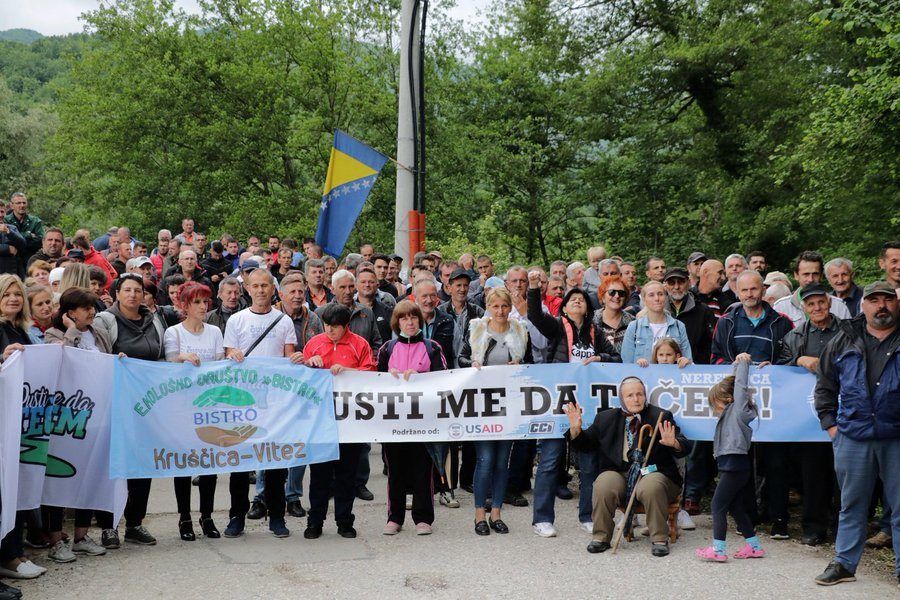 The protest on June 14 to keep the Neretvica River and other rivers in Bosnia and Herzegovina wild. It drew more than 700 people. (Photo courtesy of Atelier for Community Transformation) 