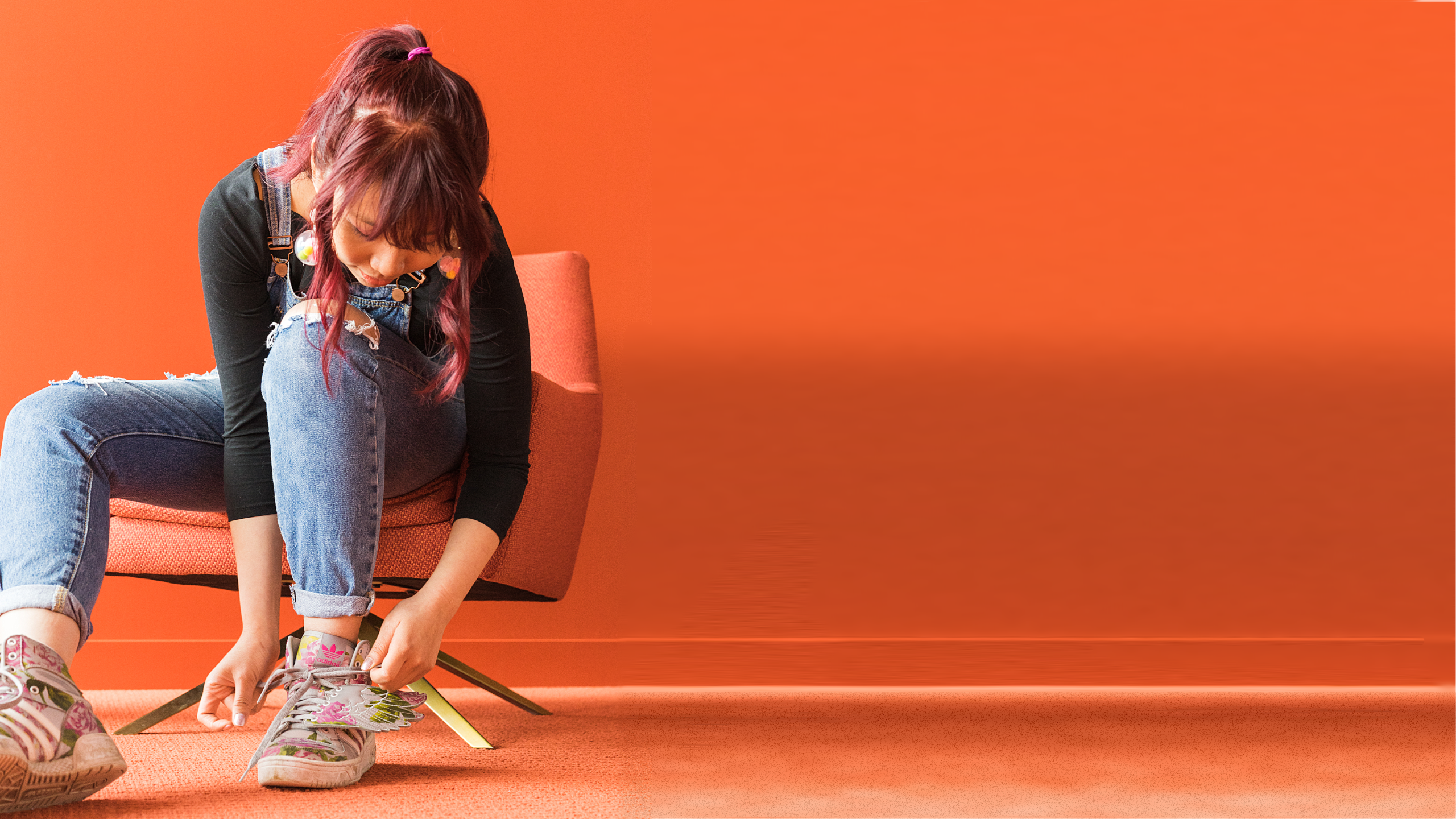 Katrina Bautista tying her shoe