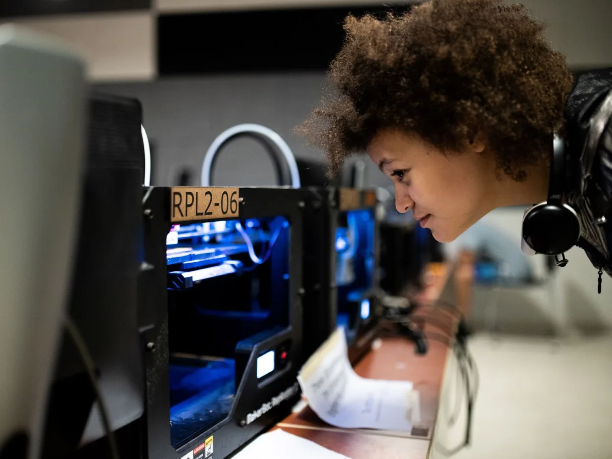 Girl using a 3D printer