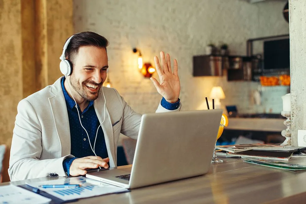 man-workplace-smiling-laptop