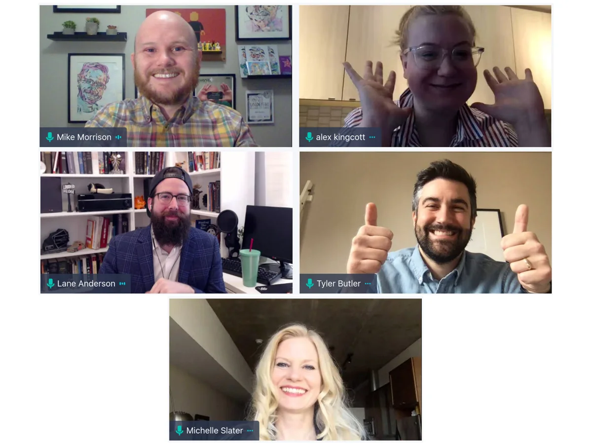 Collage de photos montrant des participants souriants à la conférence sur le marketing numérique en ligne SocialAtHome