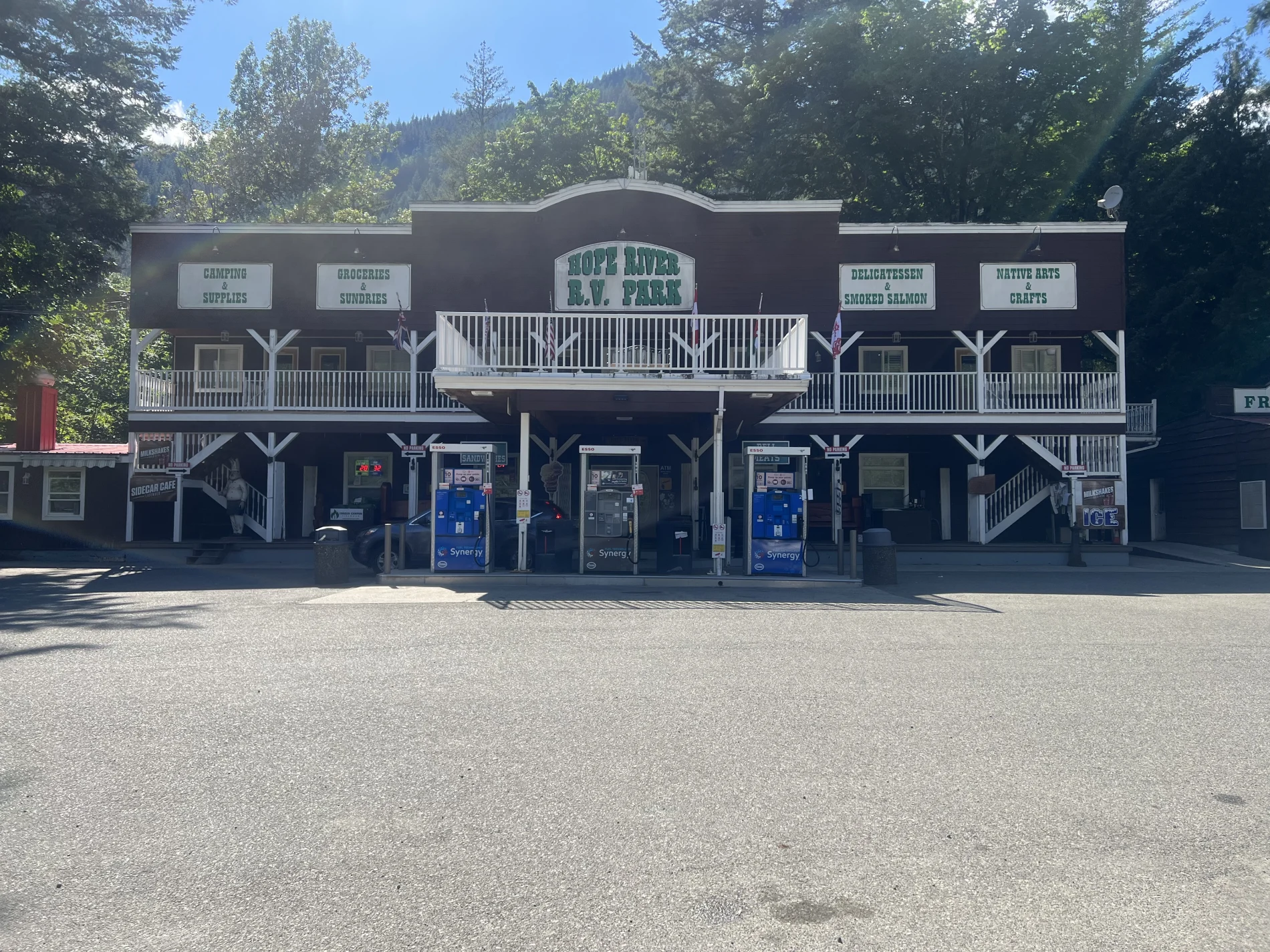 Le magasin général et parc de VR Hope River