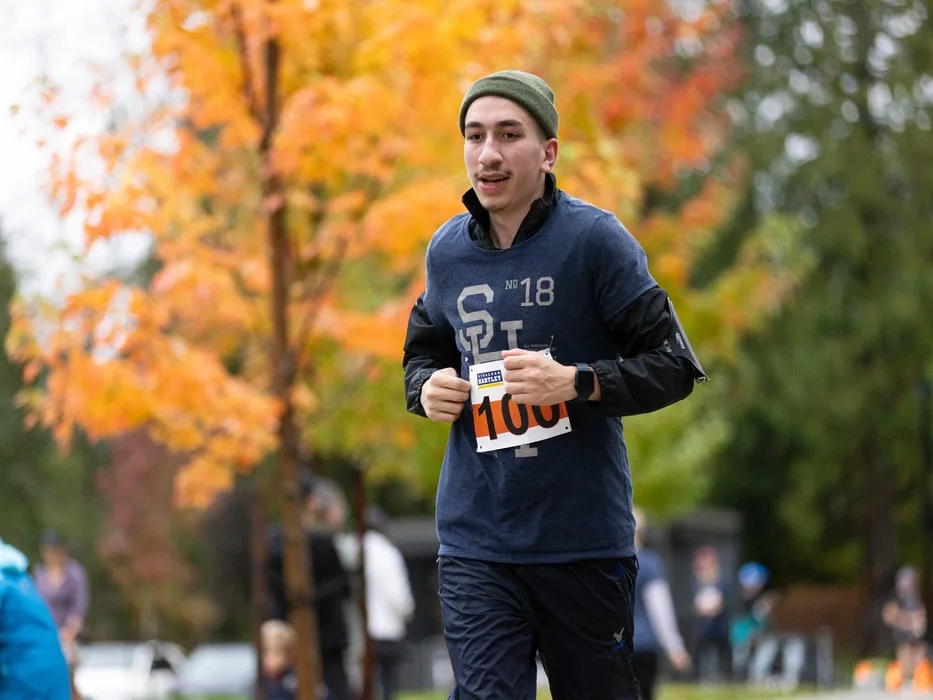 Photo of Yahya Bakour running outdoors. 
