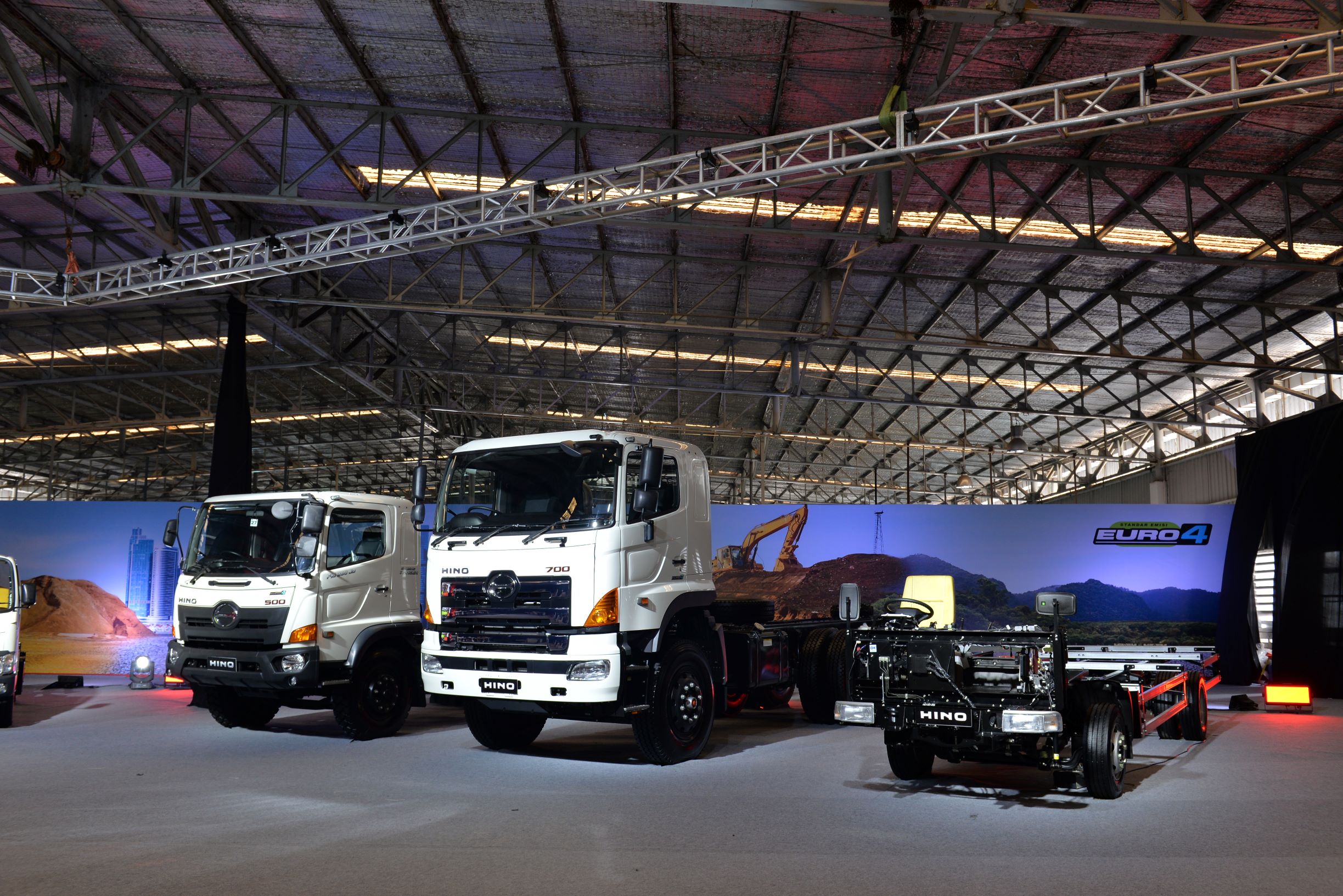 Truk dan Bus Hino Standar Euro IV Resmi Dijual di Indonesia