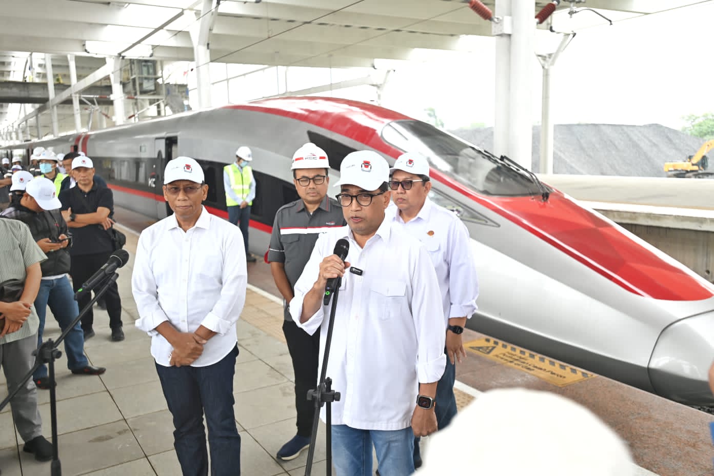 Pemerintah Kawal Terus Penyelesaian Proyek Kereta Cepat Jakarta - Bandung