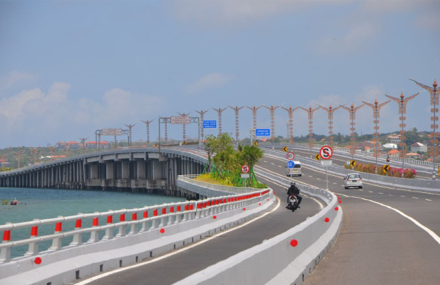 Jalan Tol Pertama di Indonesia yang Memiliki Jalur Khusus untuk Sepeda Motor 