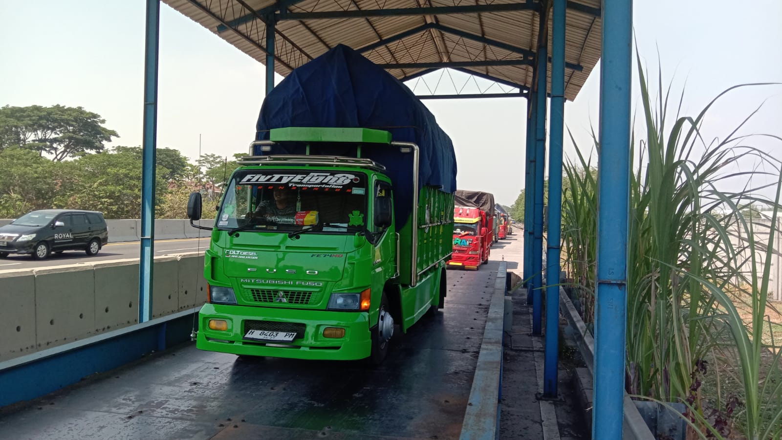 Jasa Marga  Bersama Dishub Jatim Jaring Kendaraan ODOL di Jalan Tol Surabaya-Gempol