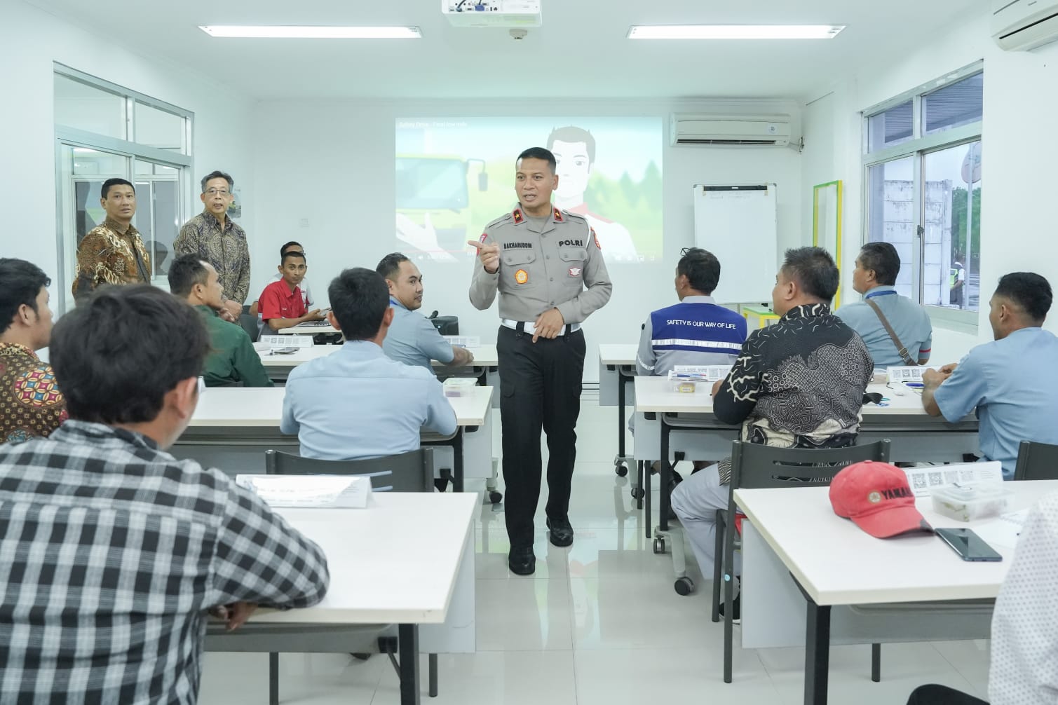 Dirkamsel Korlantas Polri Kunjungi Pusat Pelatihan Supir Truk dan Bus HINO