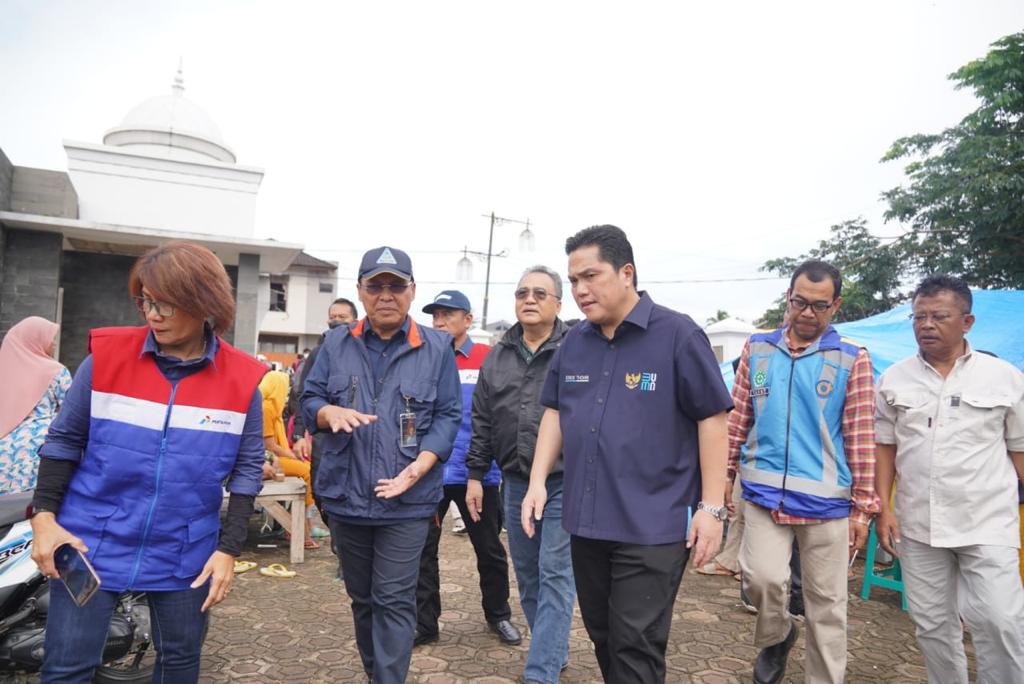 Menteri BUMN dan Satgas Bencana Tinjau Penanganan Masyarakat Terdampak Bencana Gempa Cianjur 