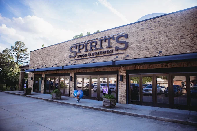 Exterior of Spirits Food & Friends in Alexandria, LA