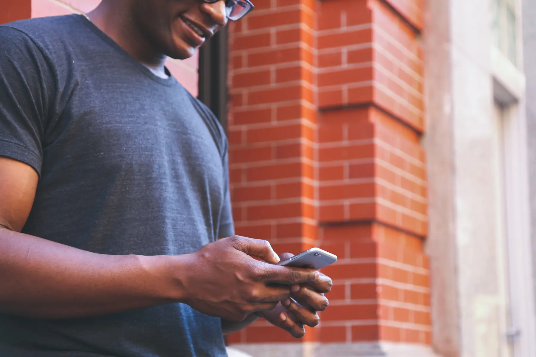 guy texting