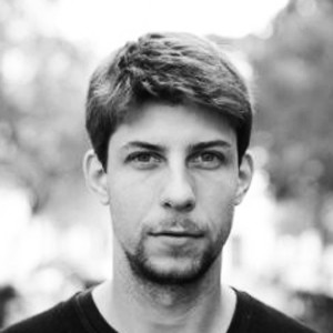 Sebastian Marino Gluschak ist freier Journalist und Sozialunternehmer aus Berlin.