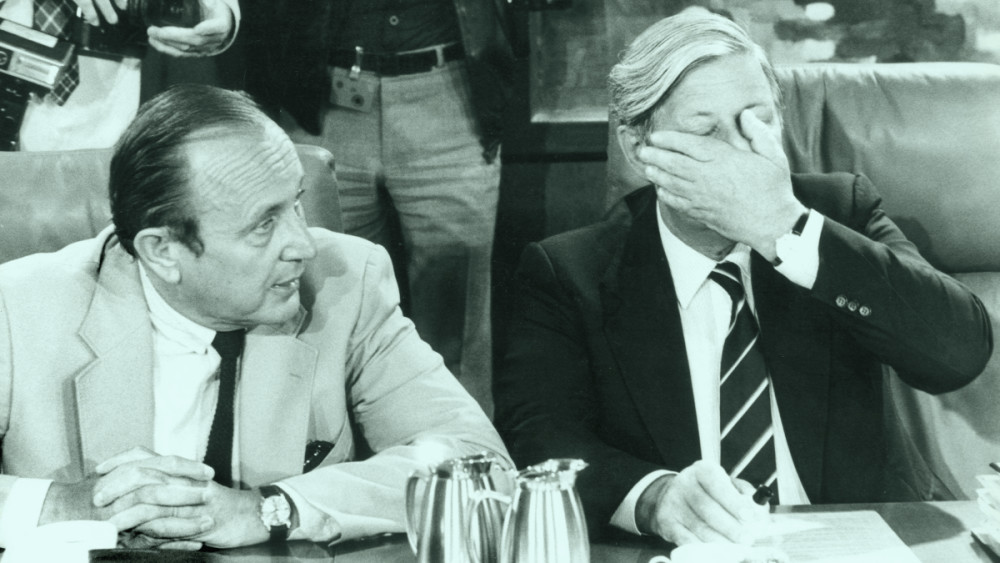 1982: (Vize-)Kanzler unter sich. Hans-Dietrich Genscher (FDP) und Helmut Schmidt (SPD) sind sich mal wieder uneins. Kurze Zeit später zerbricht die Koalition – und damit die Sozialdemokratie. 