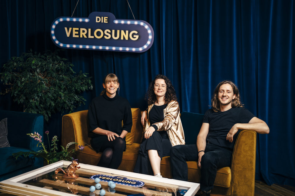 Das Moderator*innen-Team der Grundeinkommens-Verlosung: Christina Strohm, Kirsten Hermann, Jannes Börgerding