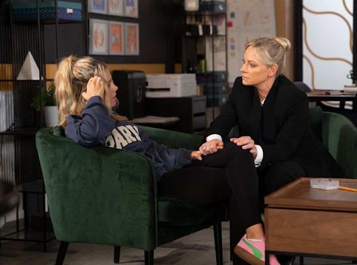 BETSY - LISA - CORONATION STREET - ITV