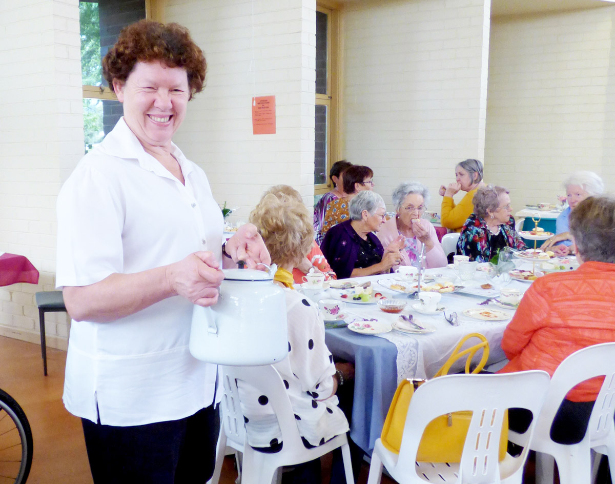 Gillian-Wall-pouring-tea.