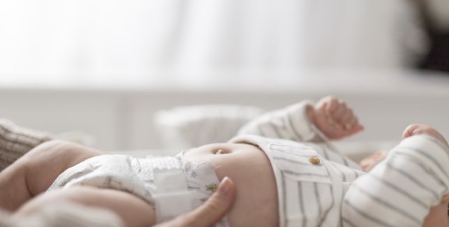Der Baby-Bauchnabel - Die 3 wichtigsten Dinge, die Du zum Thema Nabelpflege wissen solltest.