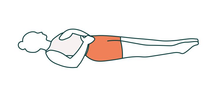 Zur Entspannung eignet sich auch die Übung Segel im Wind, bei der Du Dich flach auf den Boden legen kannst und Deine Hände auf Deinen Bauch legst.