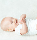 Waarom een baby massage wonderen doet 
