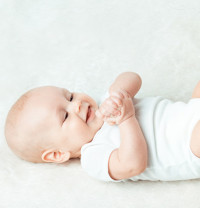 Waarom een baby massage wonderen doet 