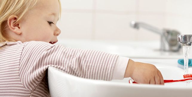 Prendre Soin Des Dents Et Prevenir Les Caries De Votre Enfant Lillydoo Magazine Prendre Soin Des Dents Et Prevenir Les Caries De Votre Enfant Lillydoo Magazine