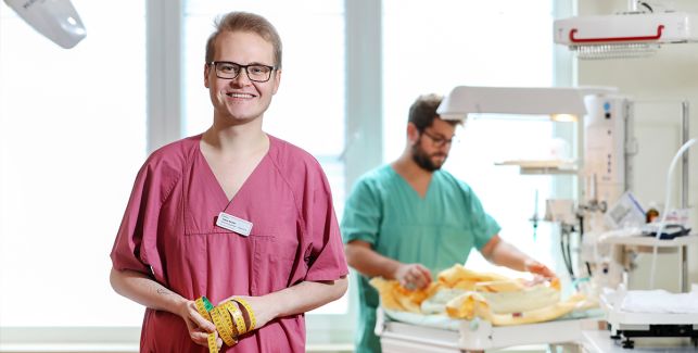 Tobias Richter arbeitet als männliche Hebamme. Fotocredit: Thomas Oberländer | Helios Kliniken.