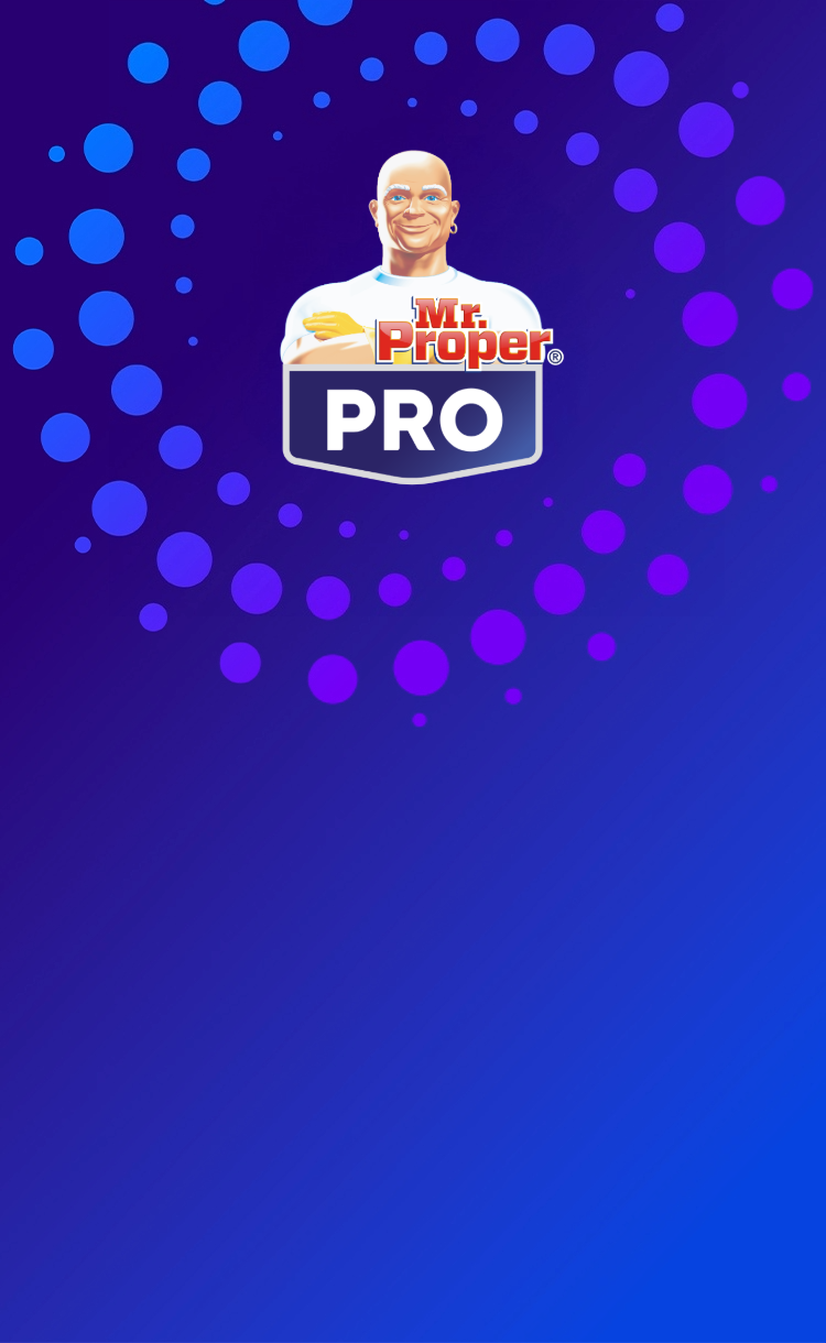 Een promotiebanner voor Mr. Proper PRO met de Mr. Proper-mascotte, borsthoogte, met gekruiste armen en een glimlach. Onder de mascotte staat het Mr. Proper PRO-logo op een paarse en blauwe achtergrond met cirkelpatroon.