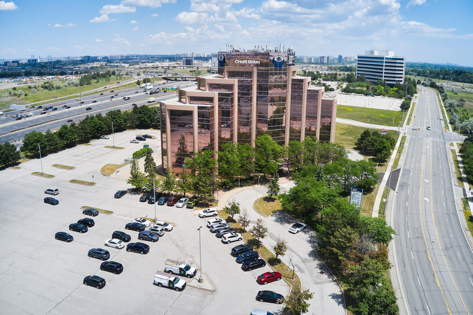 Mississauga 1820 Matheson Sky View