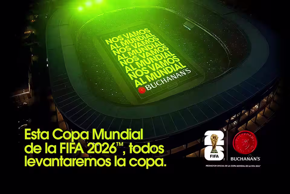 Buchanan's Whisky, el logotipo de la FIFA y el sello de Buchanan's. El texto dice: "Patrocinador oficial de la Copa Mundial de la FIFA 2026".