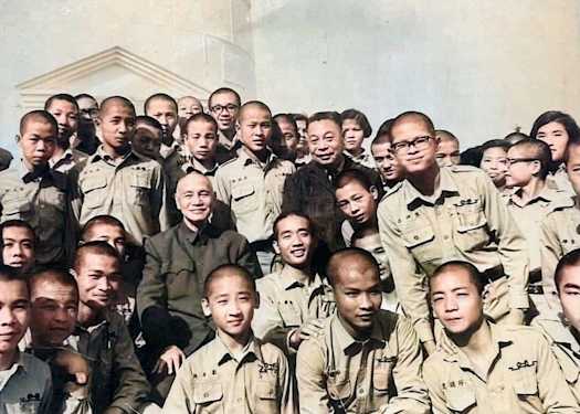 蔣中正為台灣留下的九年國教,誰還記得?!