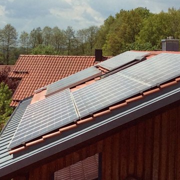 Dach mit Solaranlage