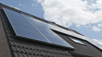 Dach mit Solaranlage