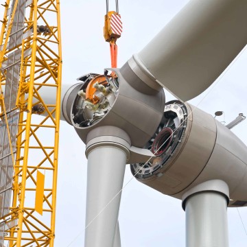 Windgenerator mit sauberer energie. windkraftanlage an der