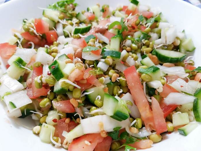 Recipes with mung bean sprouts - Moong Sprouts Chaat