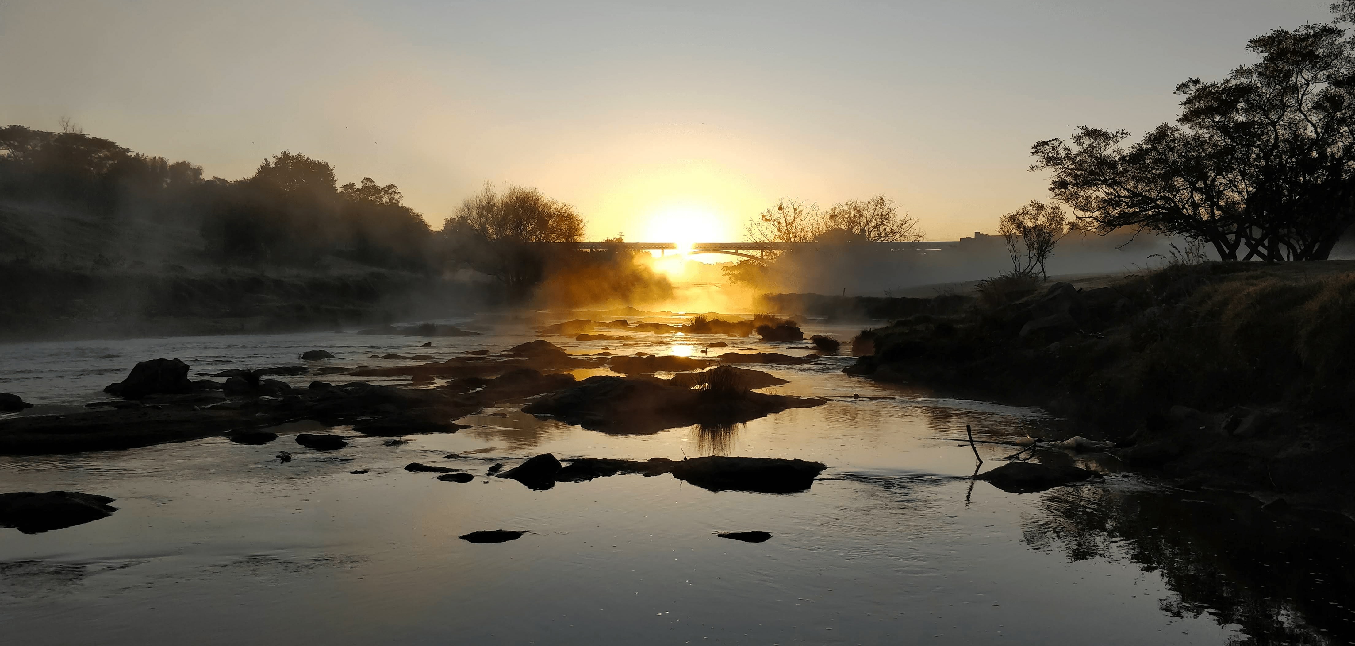 Afrika - Landschap met ondergaande zon en een rivier 