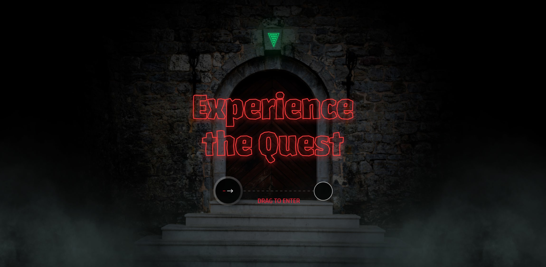 Een donkere achtergrond met op de voorgrond in het rood: 'Experience the Quest'