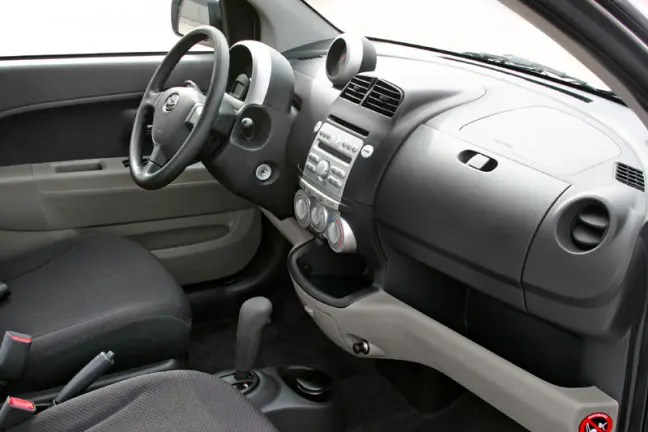 Daihatsu Sirion Hatchback Interior