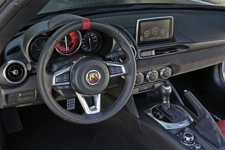 Abarth 124 Spider interior