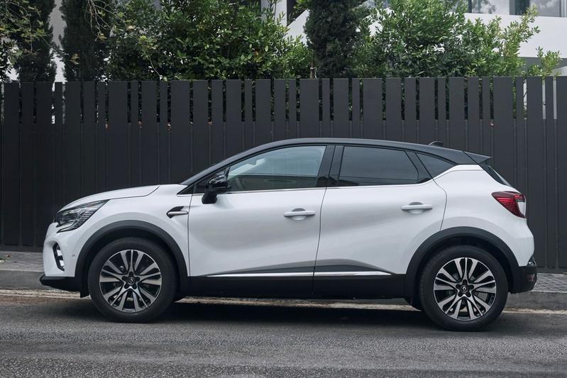 Renault Captur 2019 white side