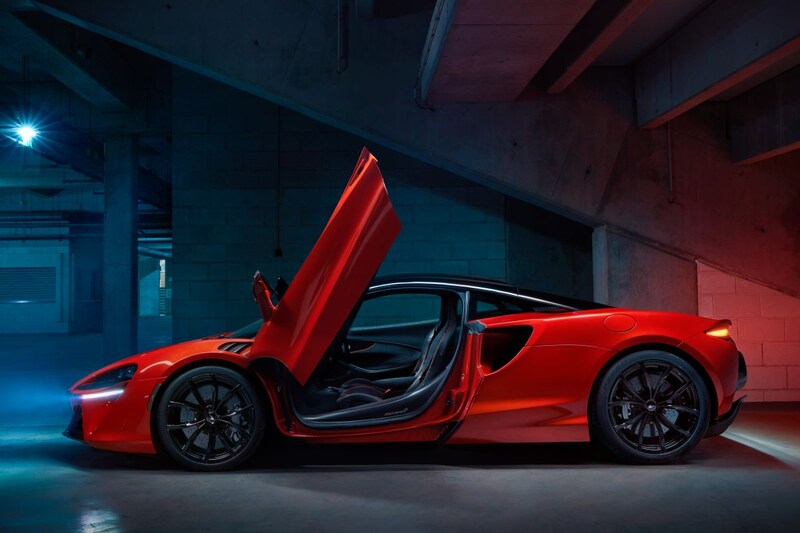 McLaren Artura 2022 red side