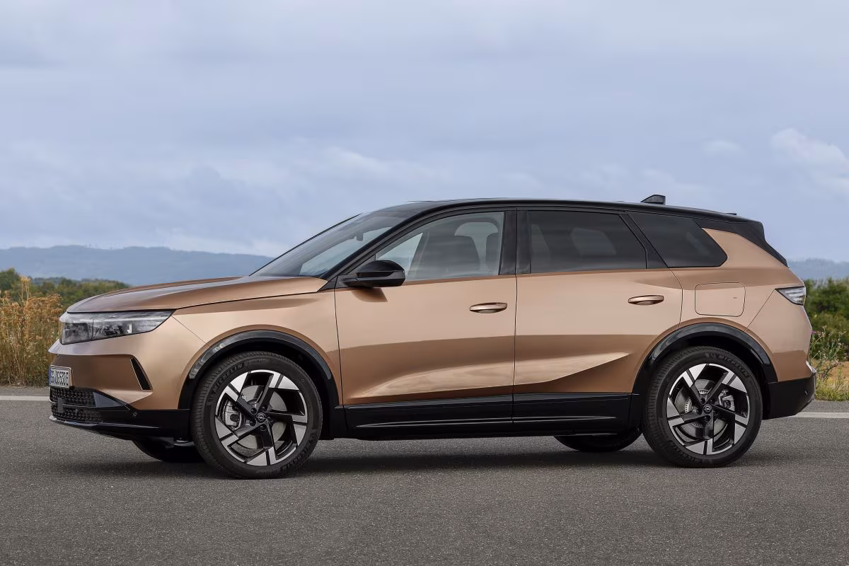 Opel Grandland 2024 copper side