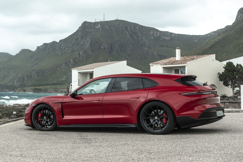 Porsche Taycan Sport Turismo 2022 red side