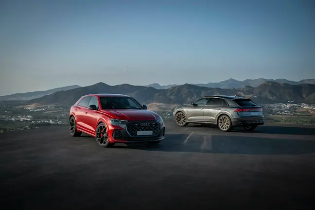 Audi RS Q8 red grey