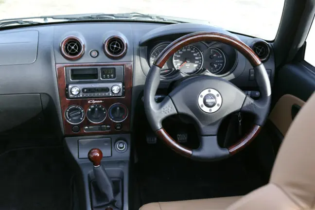 Daihatsu Copen Cabrio hardtop Handgeschakeld Interior