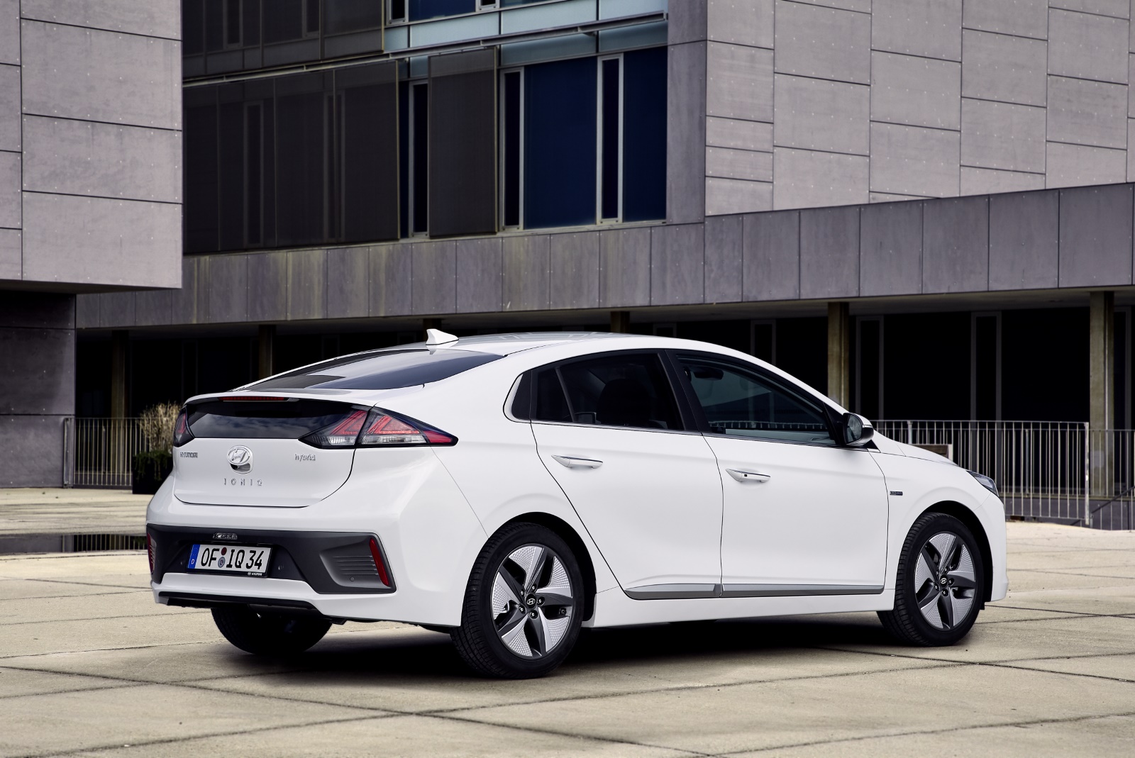Hyundai IONIQ Hatchback Automaat Rear