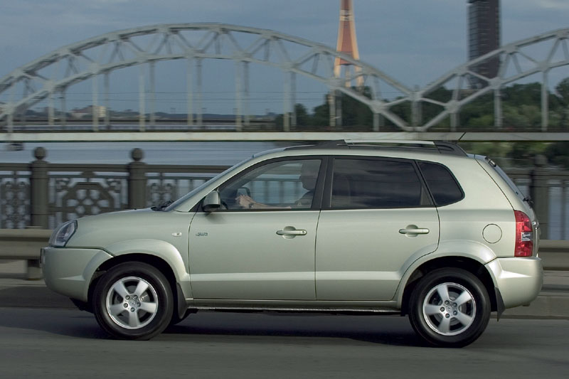 Hyundai Tucson 2004-2010 gray side