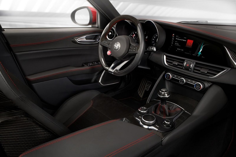Alfa Romeo Giulia Sedan 2.9 V6 Quadrifoglio Interior